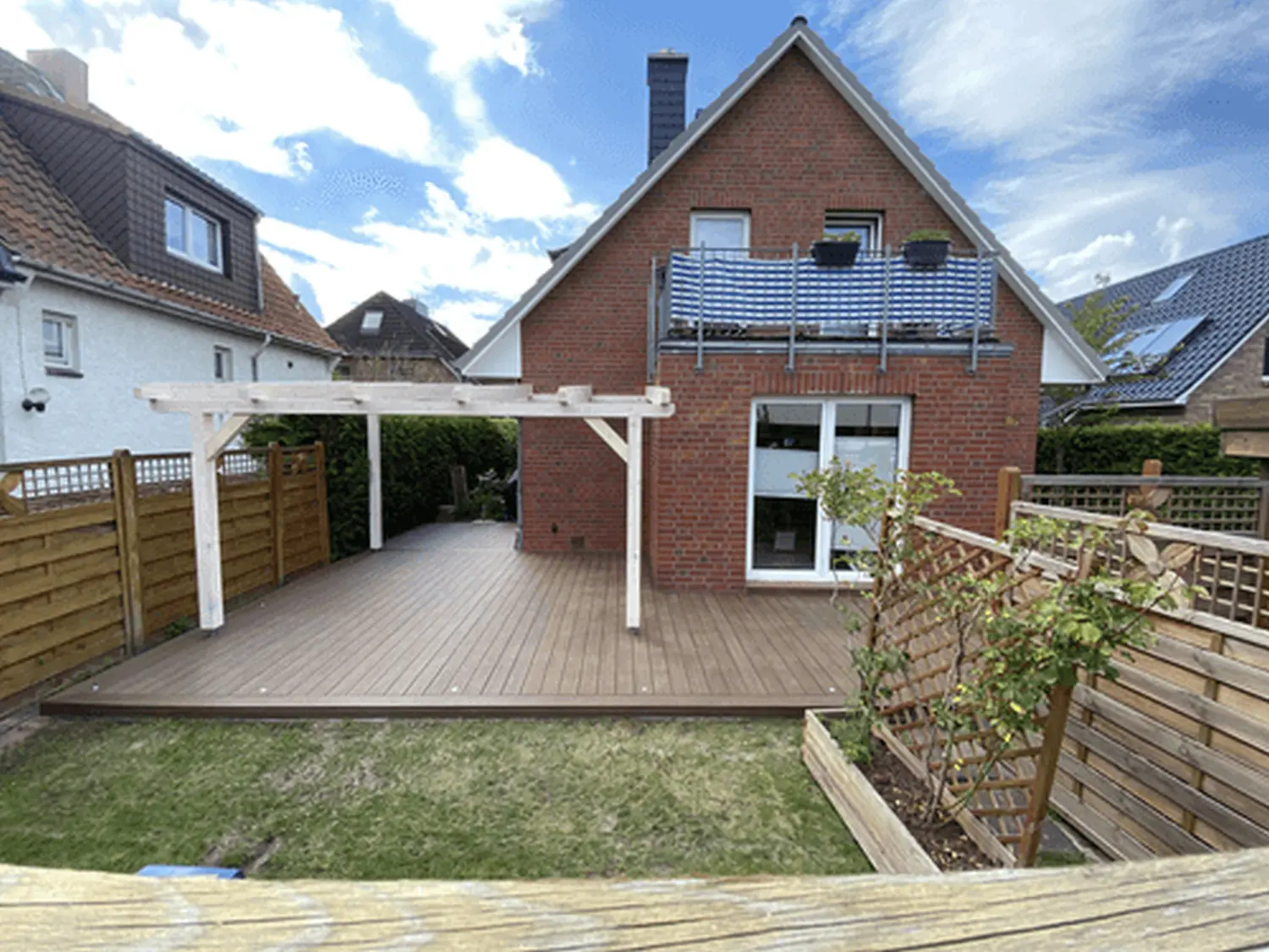 Terrassen - Hartholz Zimmerei & Dachdeckerei