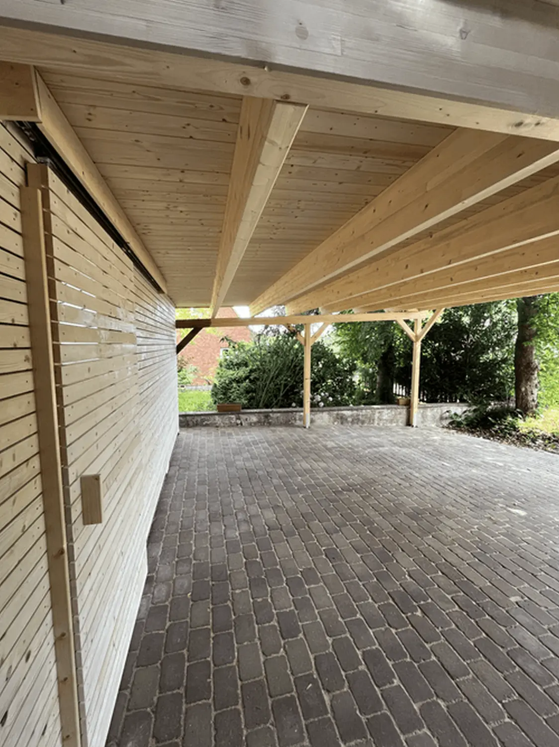 Holzbau - Hartholz Zimmerei & Dachdeckerei