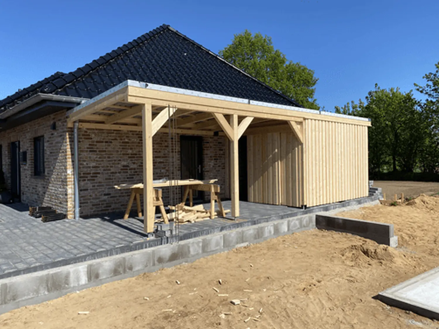 Holzbau - Hartholz Zimmerei & Dachdeckerei
