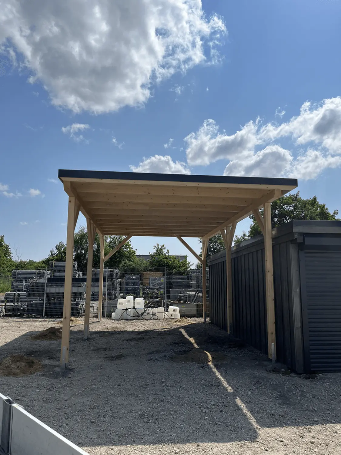 Holzbau - Hartholz Zimmerei & Dachdeckerei
