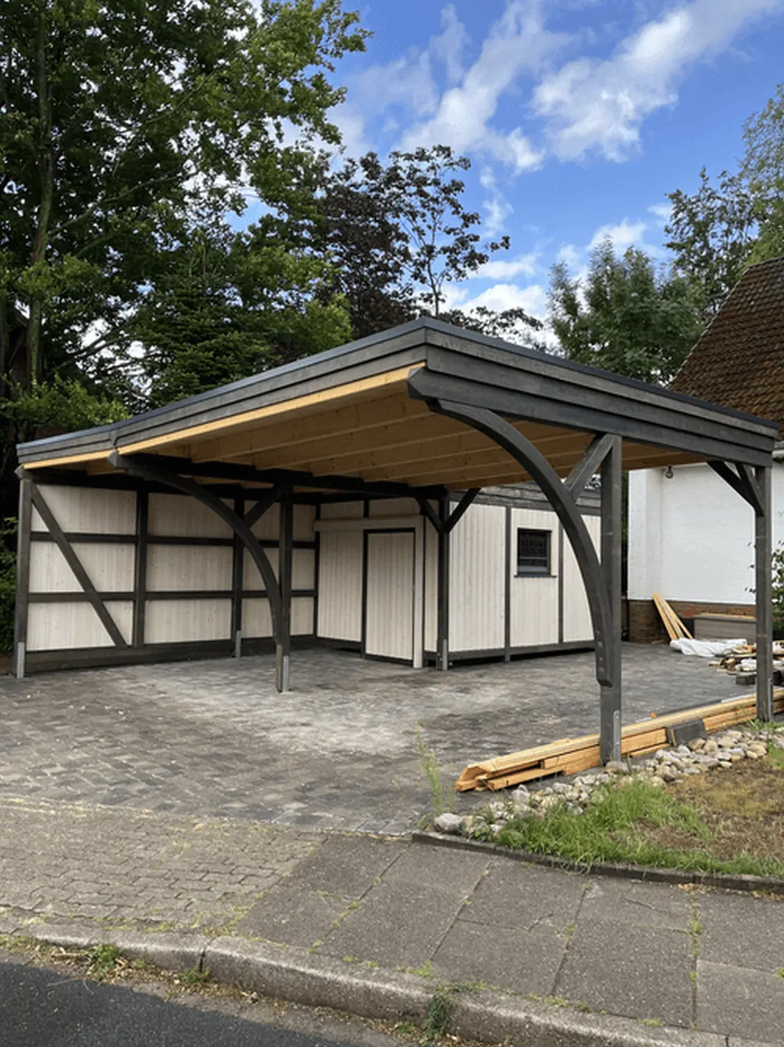 Holzbau - Hartholz Zimmerei & Dachdeckerei