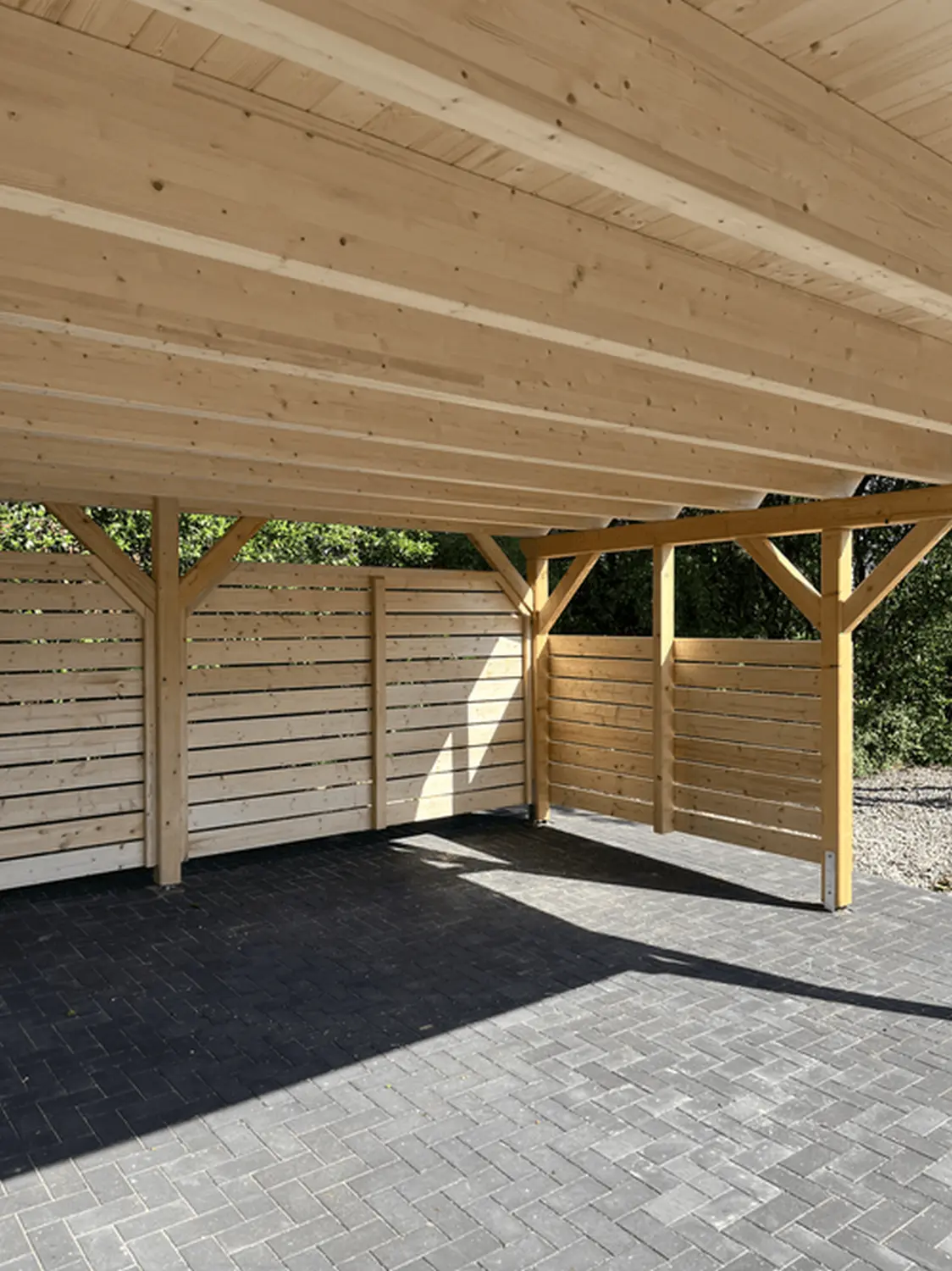 Holzbau - Hartholz Zimmerei & Dachdeckerei