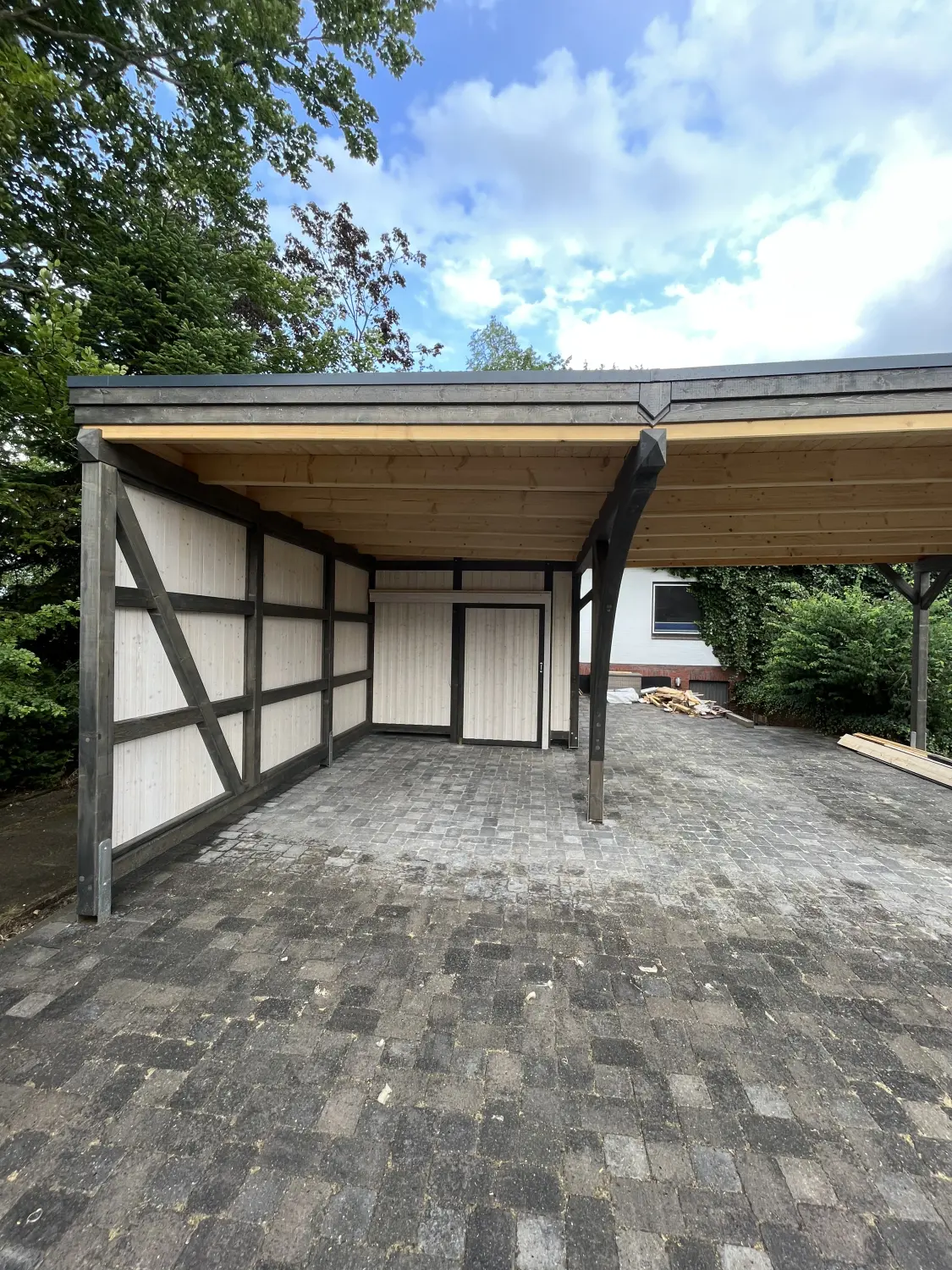 Holzbau - Hartholz Zimmerei & Dachdeckerei